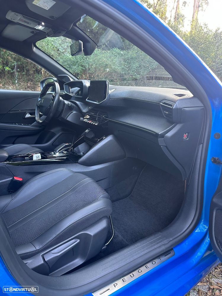 Peugeot e-208 GT - 33