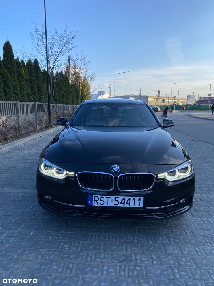 BMW Seria 3 330i xDrive Luxury Line - 3