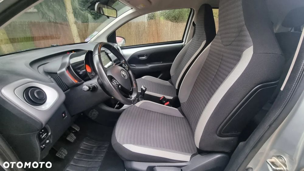 Toyota Aygo x-JBL - 10
