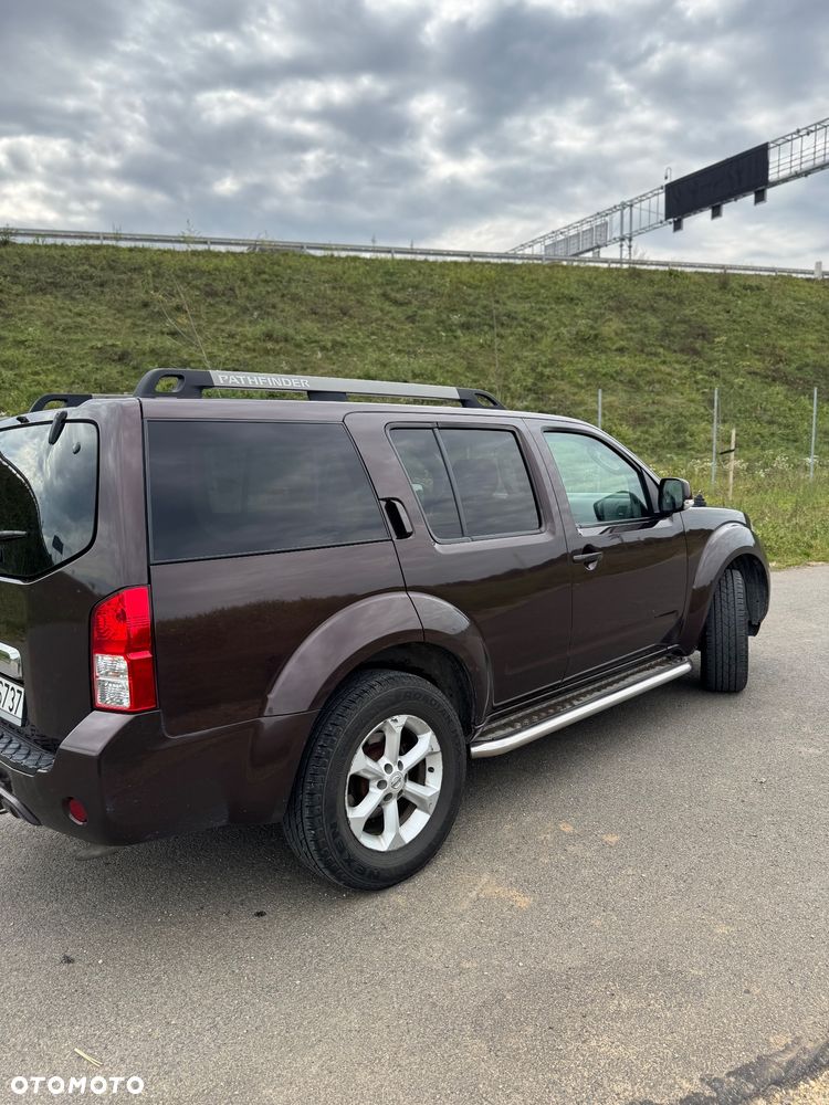 Nissan Pathfinder 2.5 D SE - 5