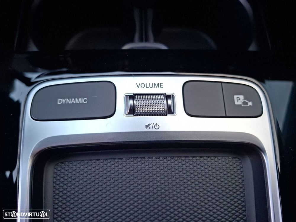 Mercedes-Benz a-250-limousine e - 21