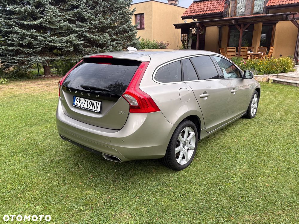 Volvo V60 D4 Drive-E Momentum - 3