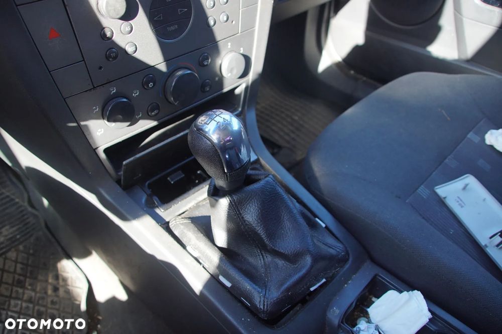 Auto na części - Opel Vectra C 1.6 16V 100 KM Z16XEL M25 2HU 2003R Silnik Skrzynia Zderzak Błotnik Drzwi Szyba Klapa Deska Kokpit Sterownik Moduł Licznik - 12