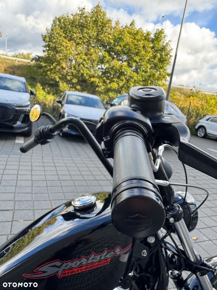 Harley-Davidson Sportster Custom 883C - 14
