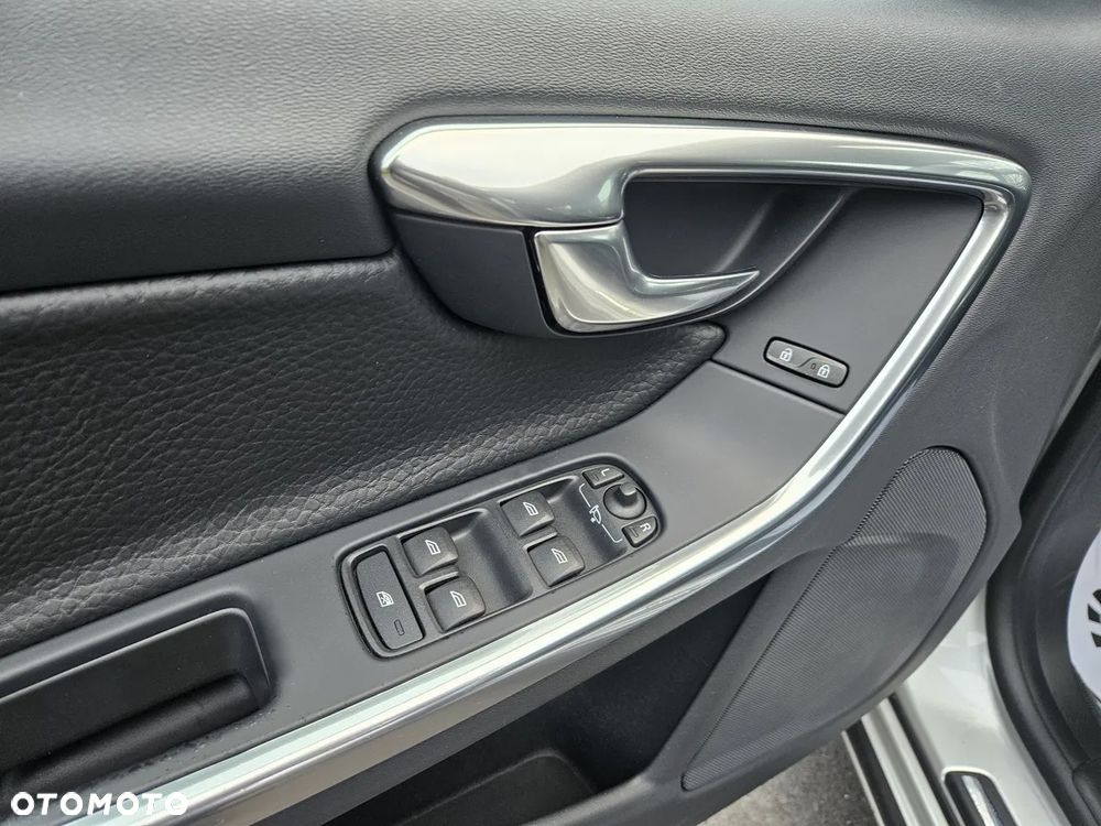 Volvo S60 DRIVe Momentum - 19