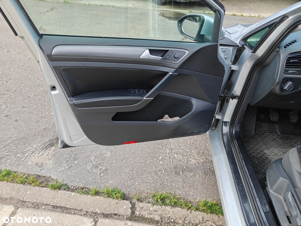Volkswagen Golf - 6