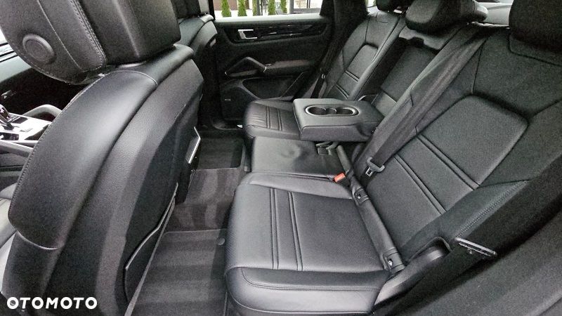 Porsche Cayenne - 16