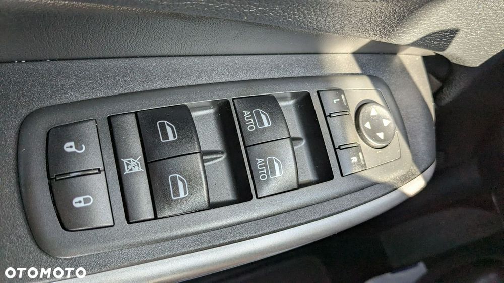 Jeep Cherokee - 33