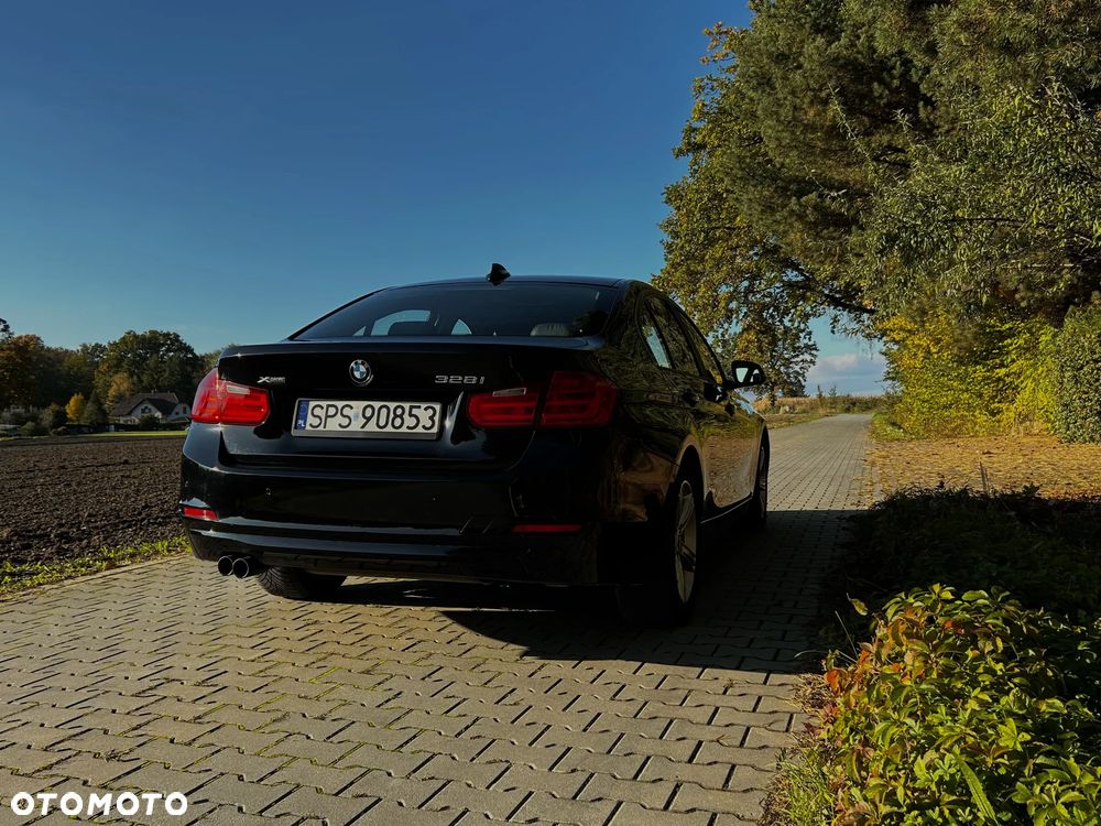 BMW Seria 3 328i xDrive Luxury Line - 8