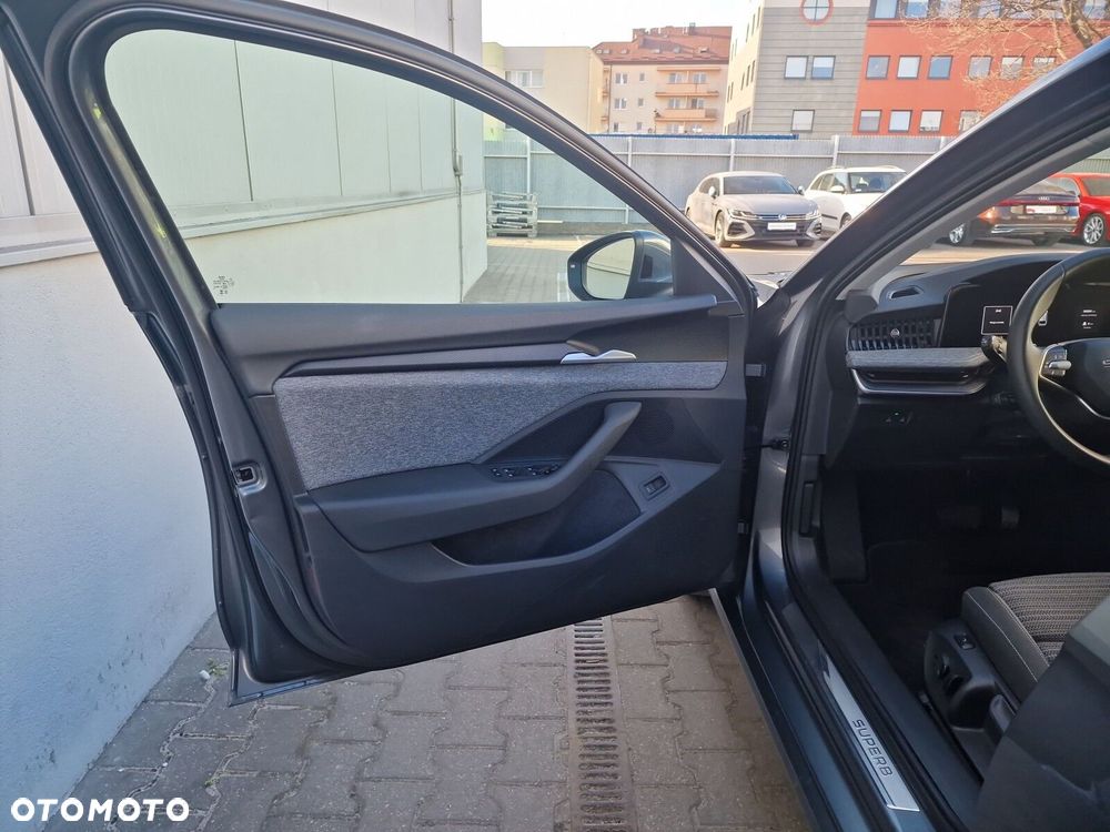 Skoda Superb 1.5 TSI mHEV Selection DSG - 11