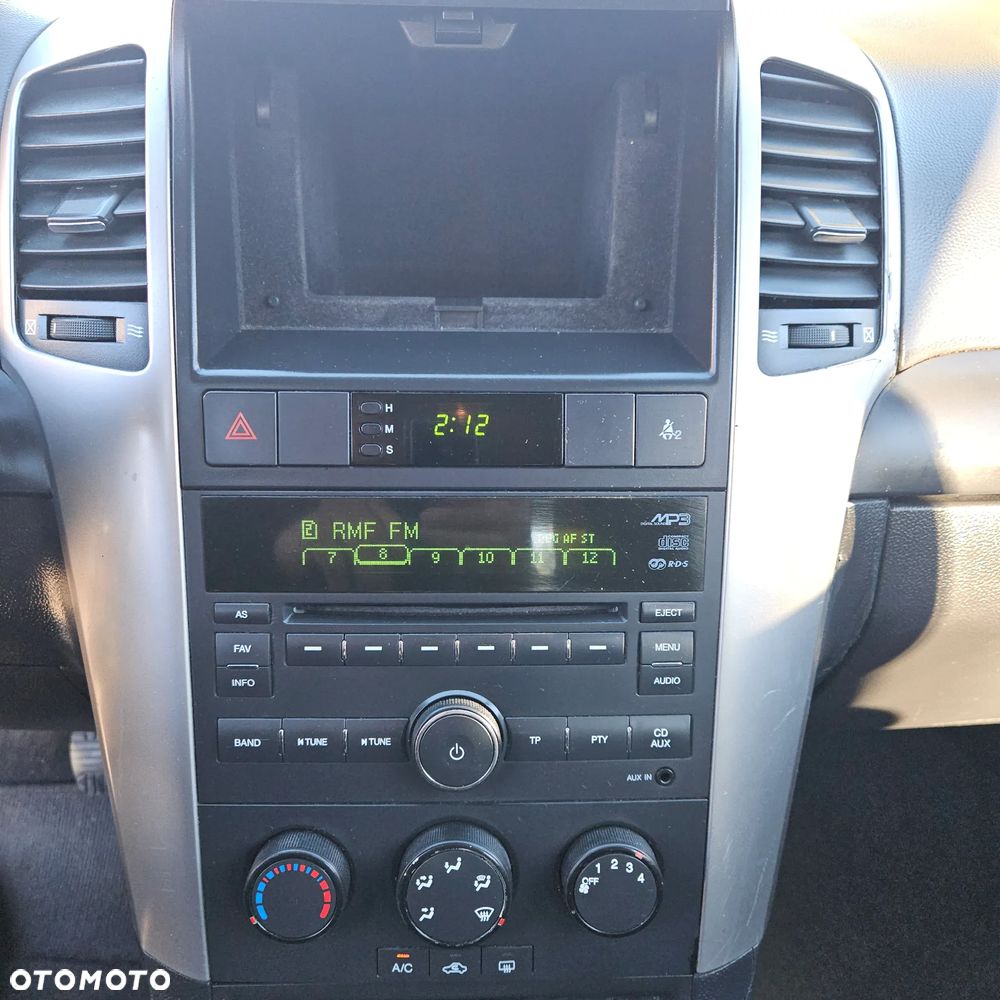 Chevrolet Captiva 2.4 LS 5os - 28