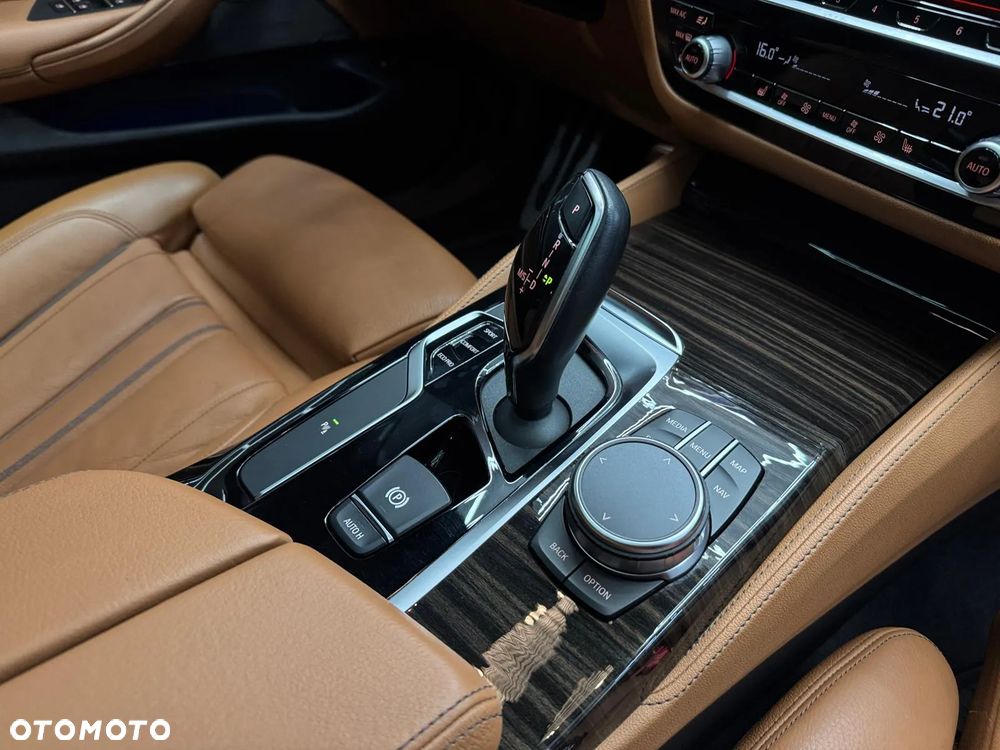 BMW Seria 5 540i xDrive Sport - 16