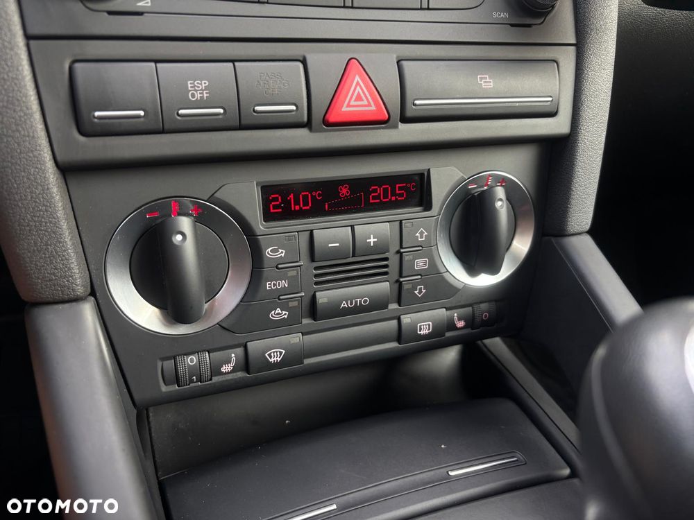 Audi A3 3-drzwiowe 1.6 Ambition - 12