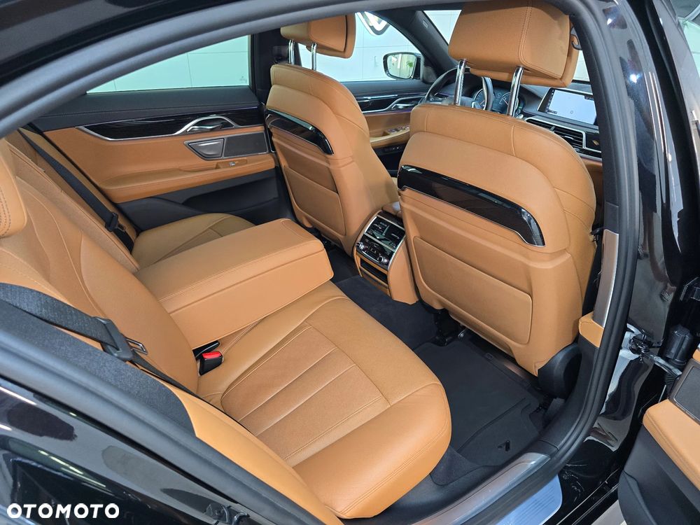 BMW Seria 7 730d xDrive - 34