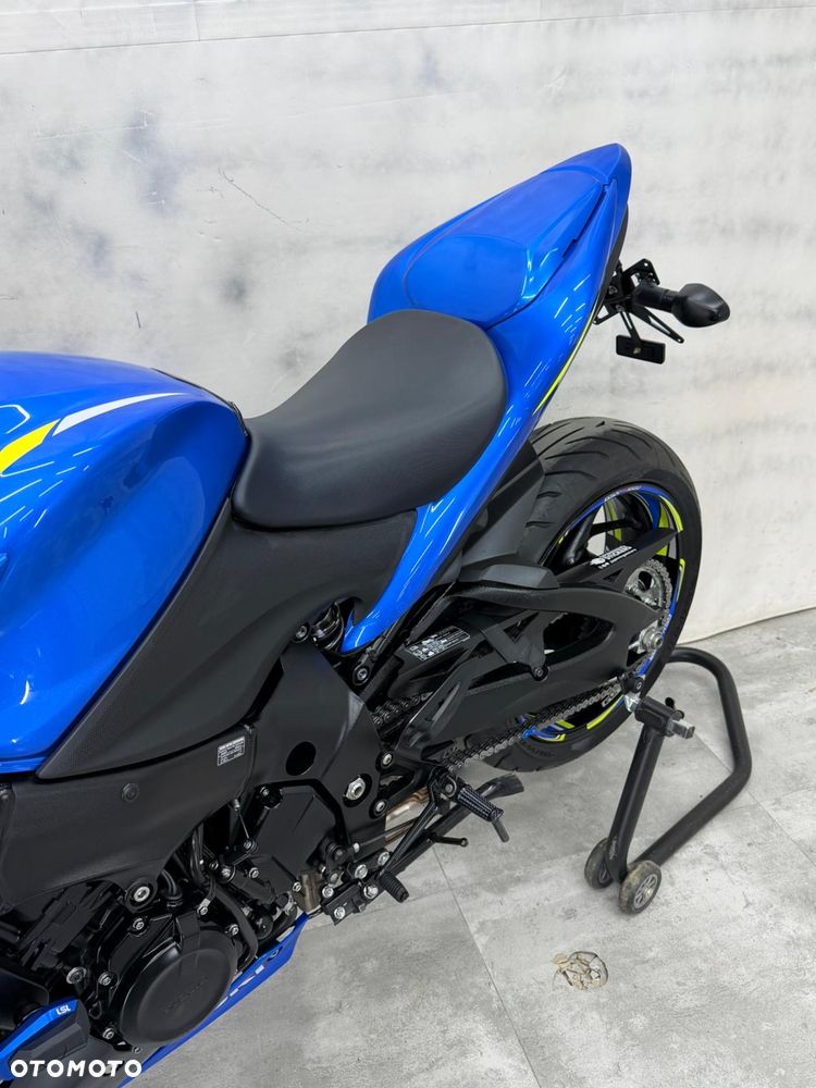 Suzuki GSX 1000 - 22