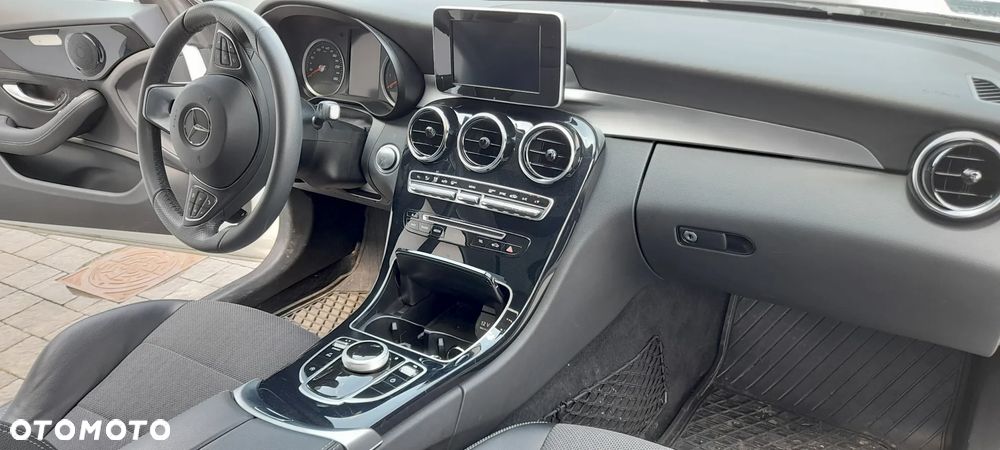Mercedes-Benz Klasa C 300 9G-TRONIC - 7