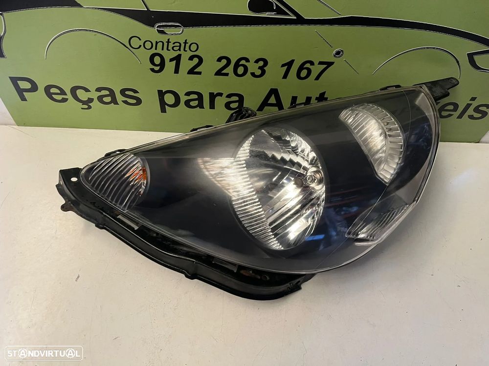 Honda Jazz II - FAROL ESQUERDO - FF820 - 2