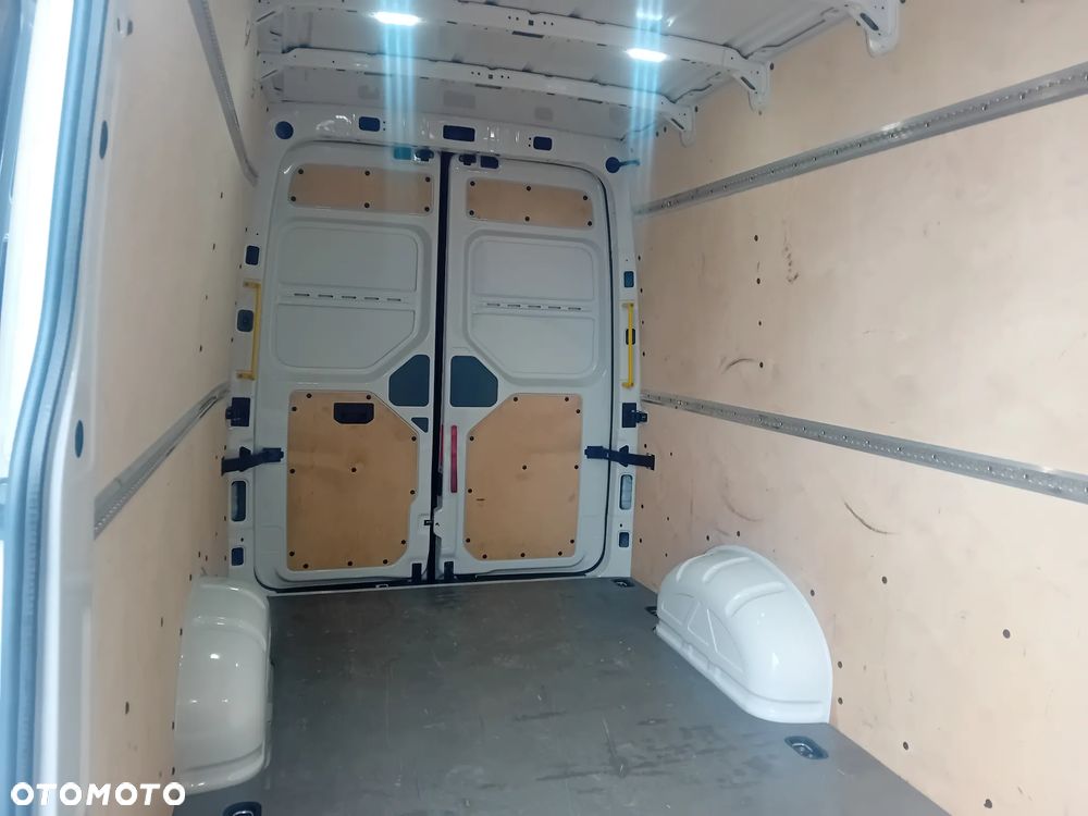 Volkswagen Crafter - 13