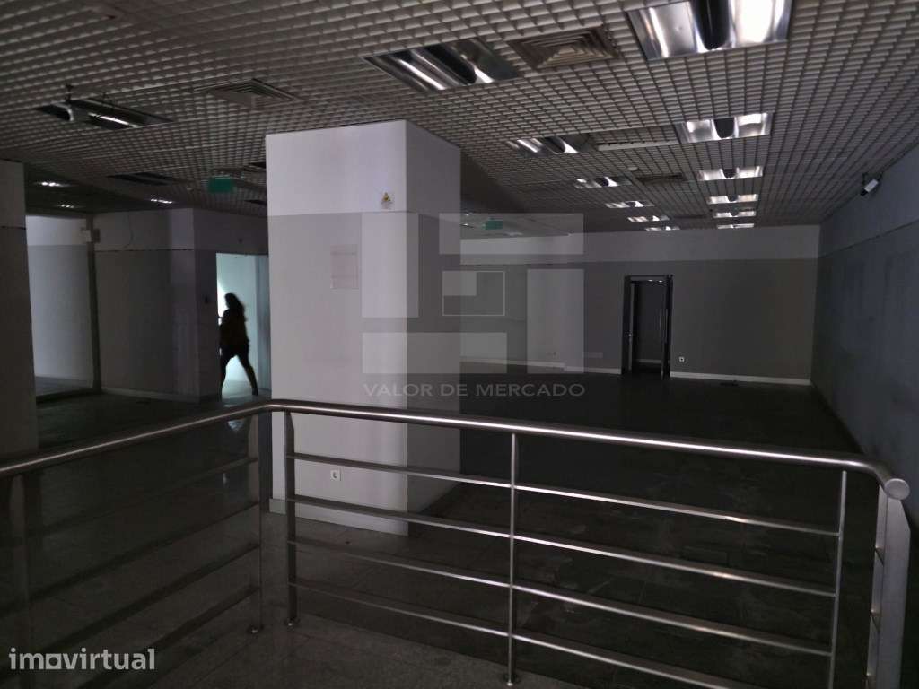Loja comercial em Avenidas Novas, Lisboa, com localização privilegi... - Grande imagem: 2/33