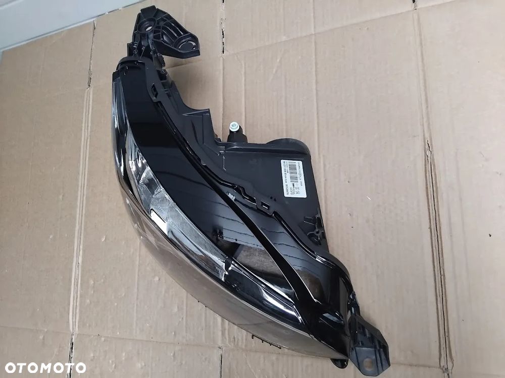 PEUGEOT 208 II ZWYKŁA LAMPA PRAWA REFLEKTOR - 3