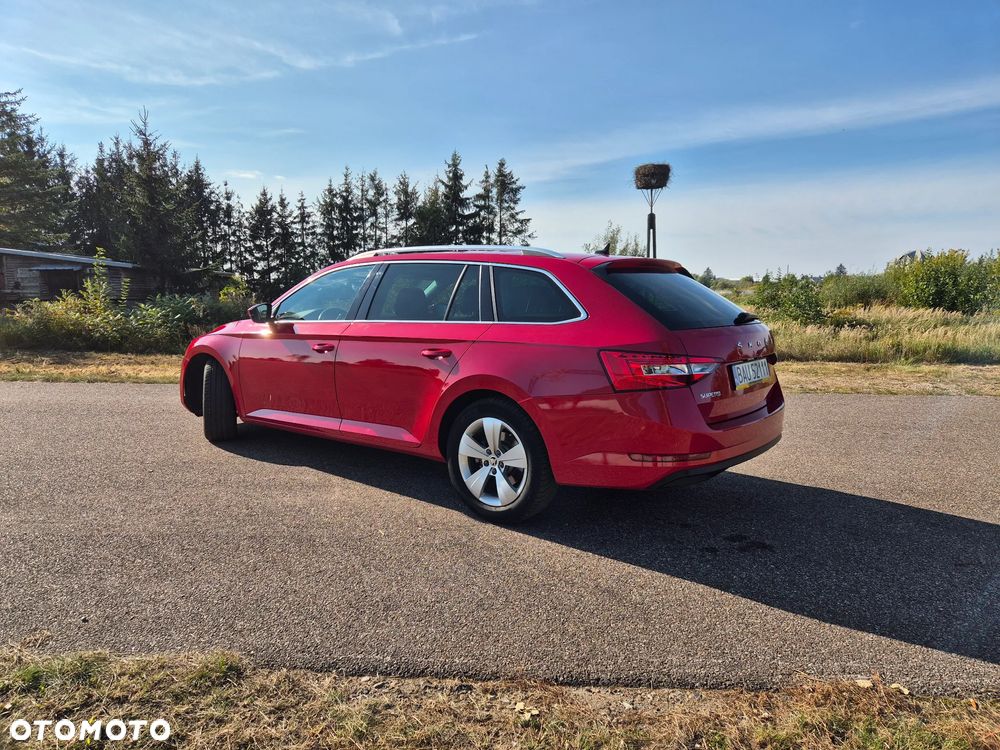 Skoda Superb Combi 2.0 TDI DSG Ambition - 11