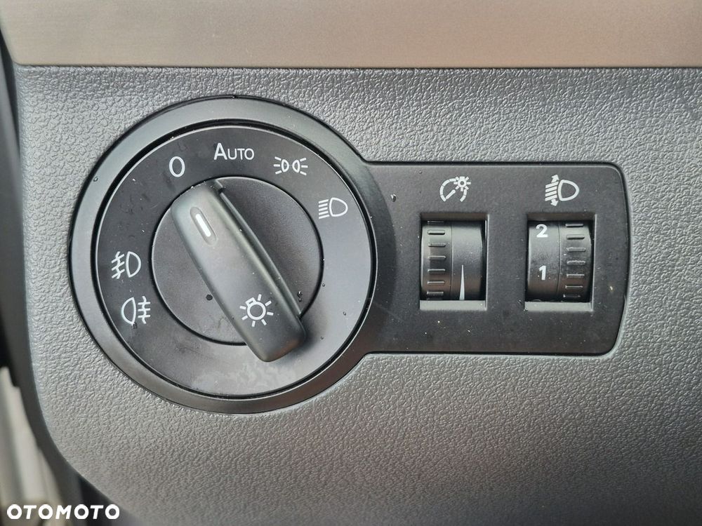 Volkswagen Touran - 29