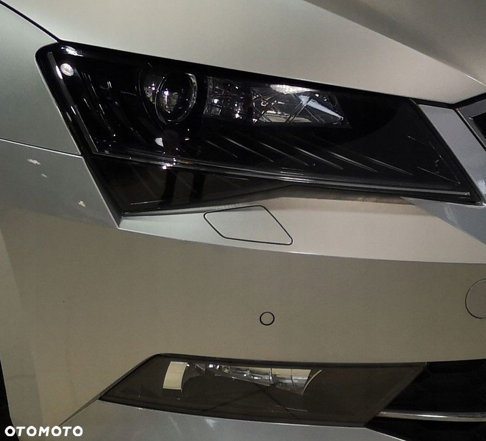 ZAŚLEPKA SPRYSKIWACZA SKODA SUPERB 3 KOLORY - 4
