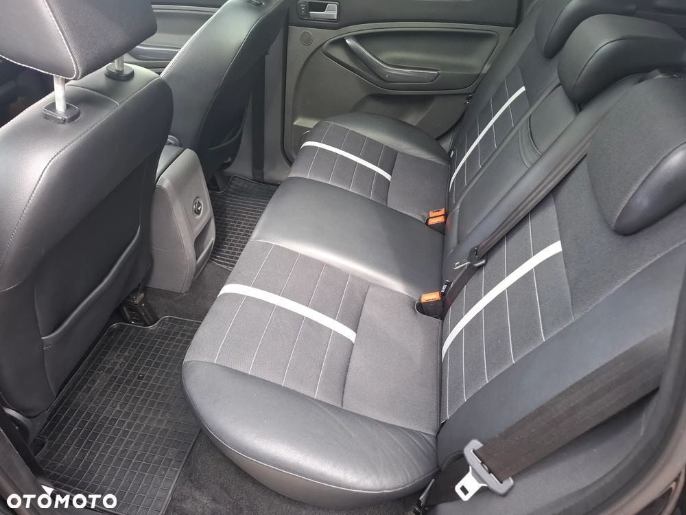 Ford Kuga 2.0 TDCi 4x4 Titanium - 16