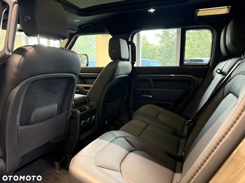 Land Rover Defender 110 D200 X-Dynamic SE - 9