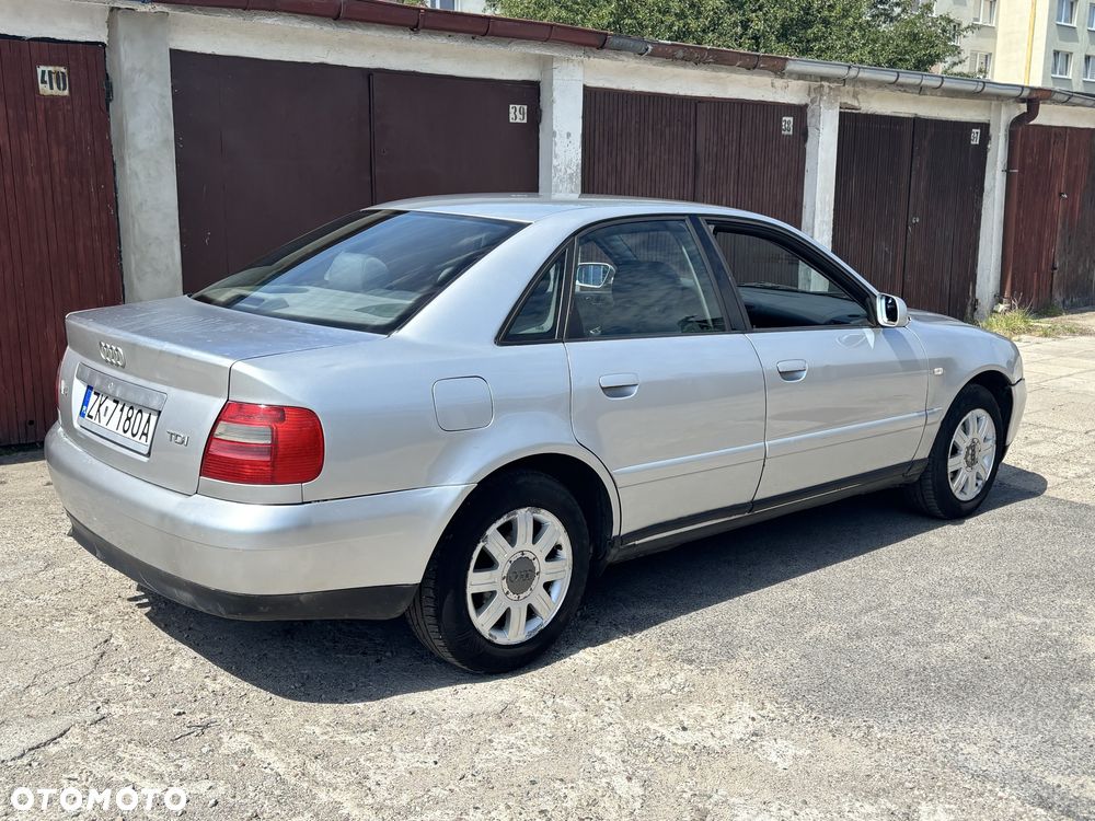 Audi A4 Limousine - 3