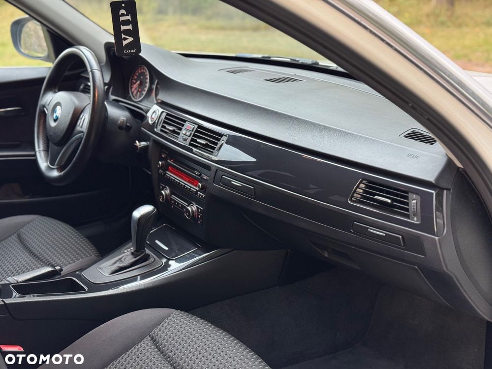 BMW Seria 3 318d DPF Touring Edition Sport - 16