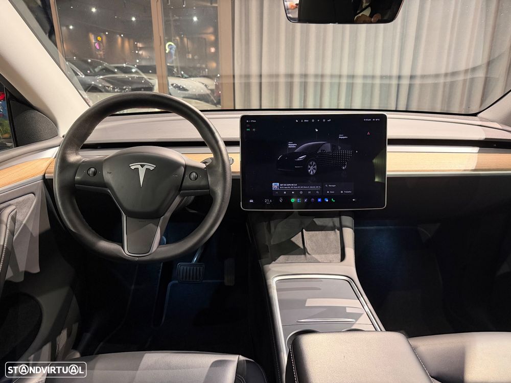 Tesla Model Y Long Range Dual Motor AWD - 25