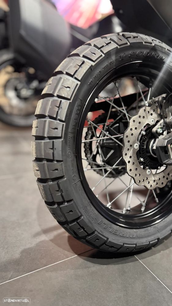 Yamaha Ténéré 700 WORLD RAID AKRAPOVIC - 10