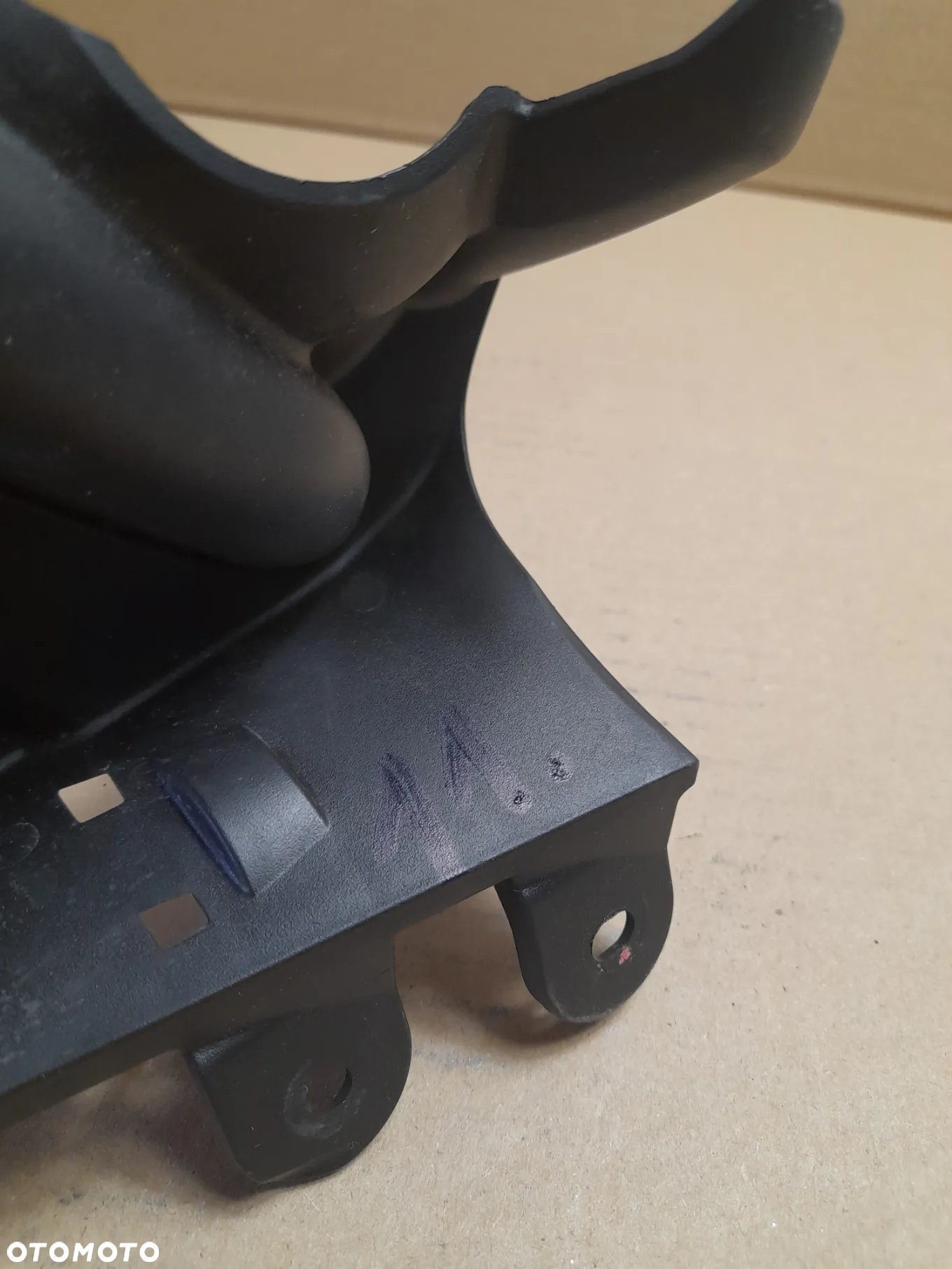 TRIUMPH STREET TRIPLE R 675 Osłona silnika 2308421 - 3