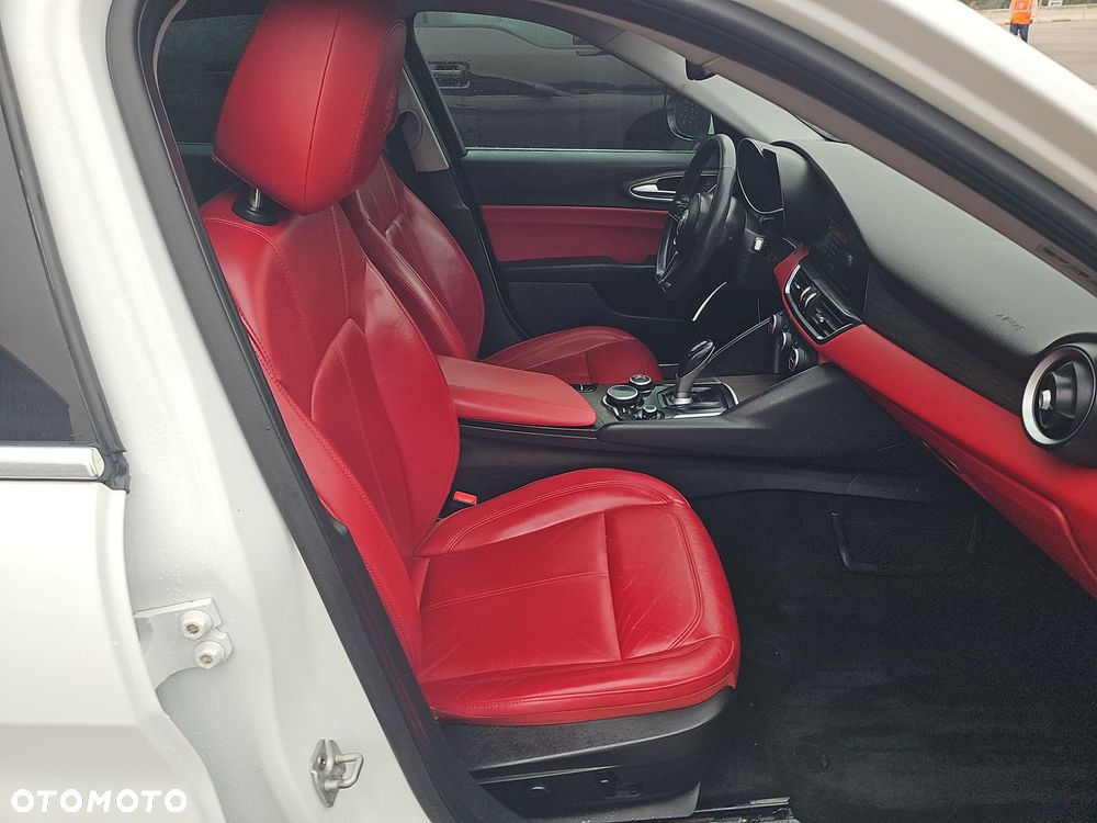 Alfa Romeo Giulia 2.0 Turbo TI Q4 - 7