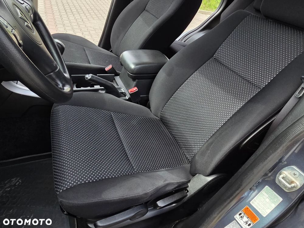 Suzuki Grand Vitara 1.9 DDiS Comfort DPF Family - 32