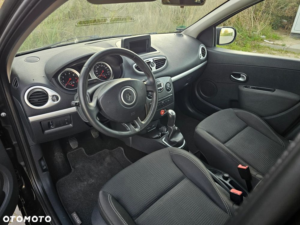 Renault Clio - 10