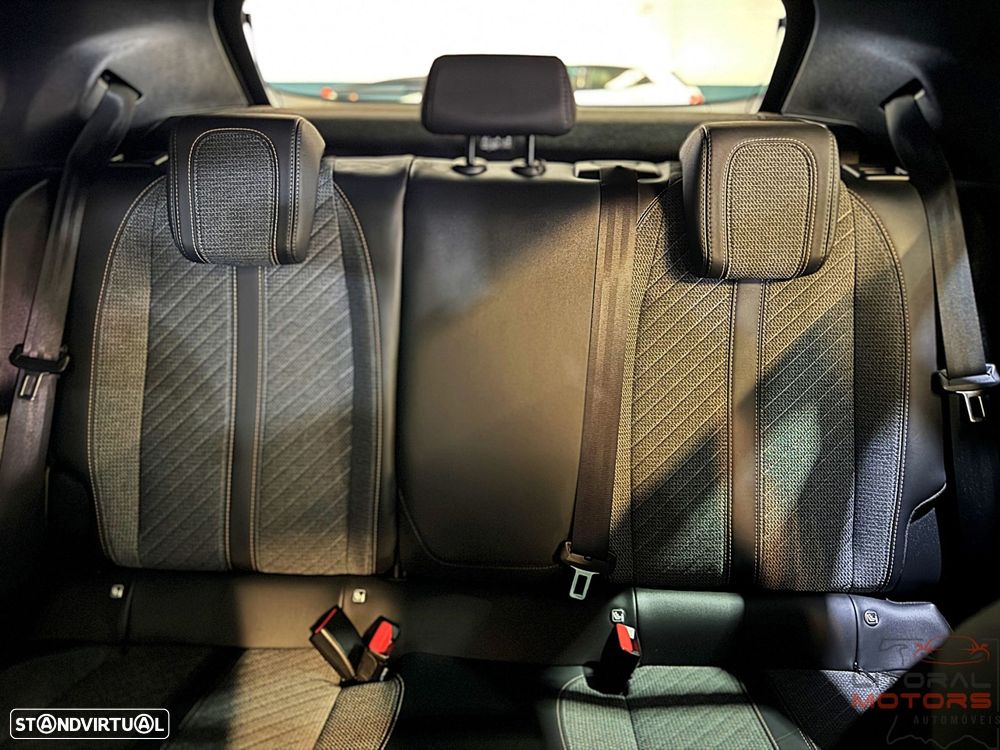 Peugeot 2008 1.2 PureTech Allure Pack - 38
