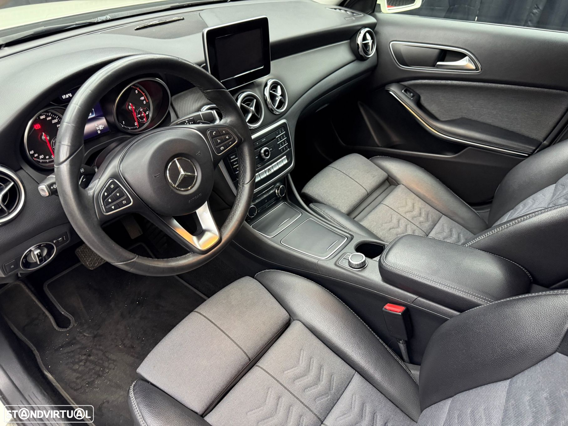 Mercedes-Benz GLA 200 (CDI) d 7G-DCT Urban - 6