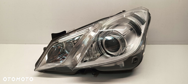 MERCEDES E COUPE 207 REFLEKTOR XENON LAMPA LEWA