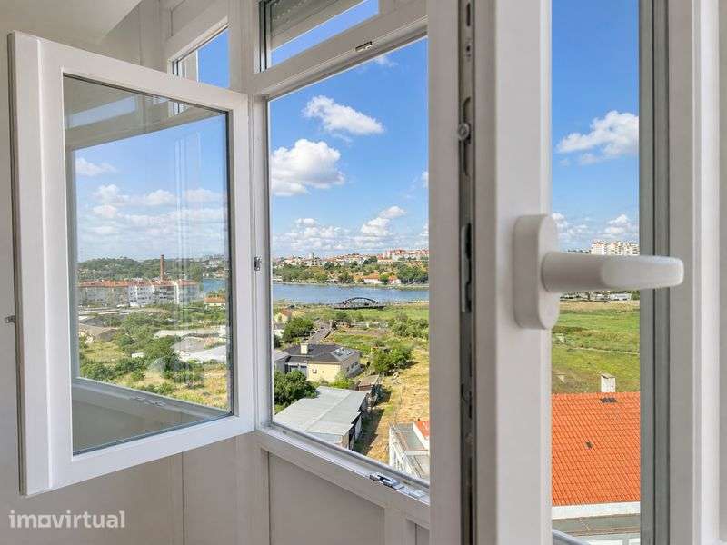 T2 totalmente renovado - Vista Baía do Seixal - Grande imagem: 2/8