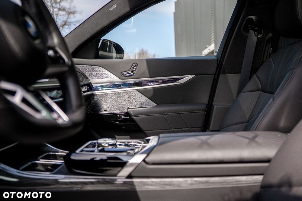 BMW Seria 7 740d xDrive mHEV Nero Lusso Edition sport - 20
