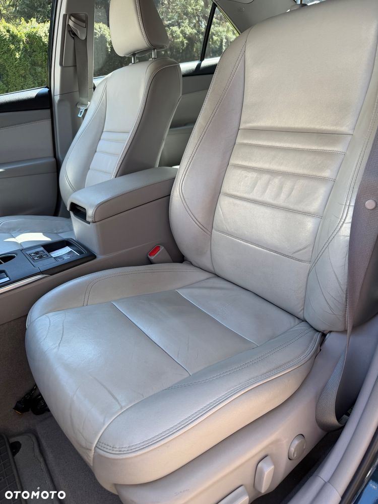 Toyota Camry 2.5 XLE - 28