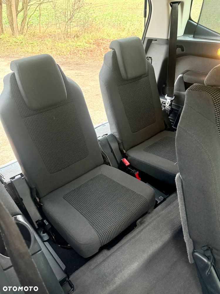 Peugeot 5008 1.6 HDi Family 7os - 26