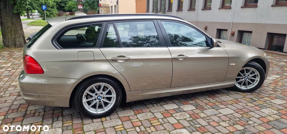 BMW Seria 3 320d DPF Edition Sport - 36