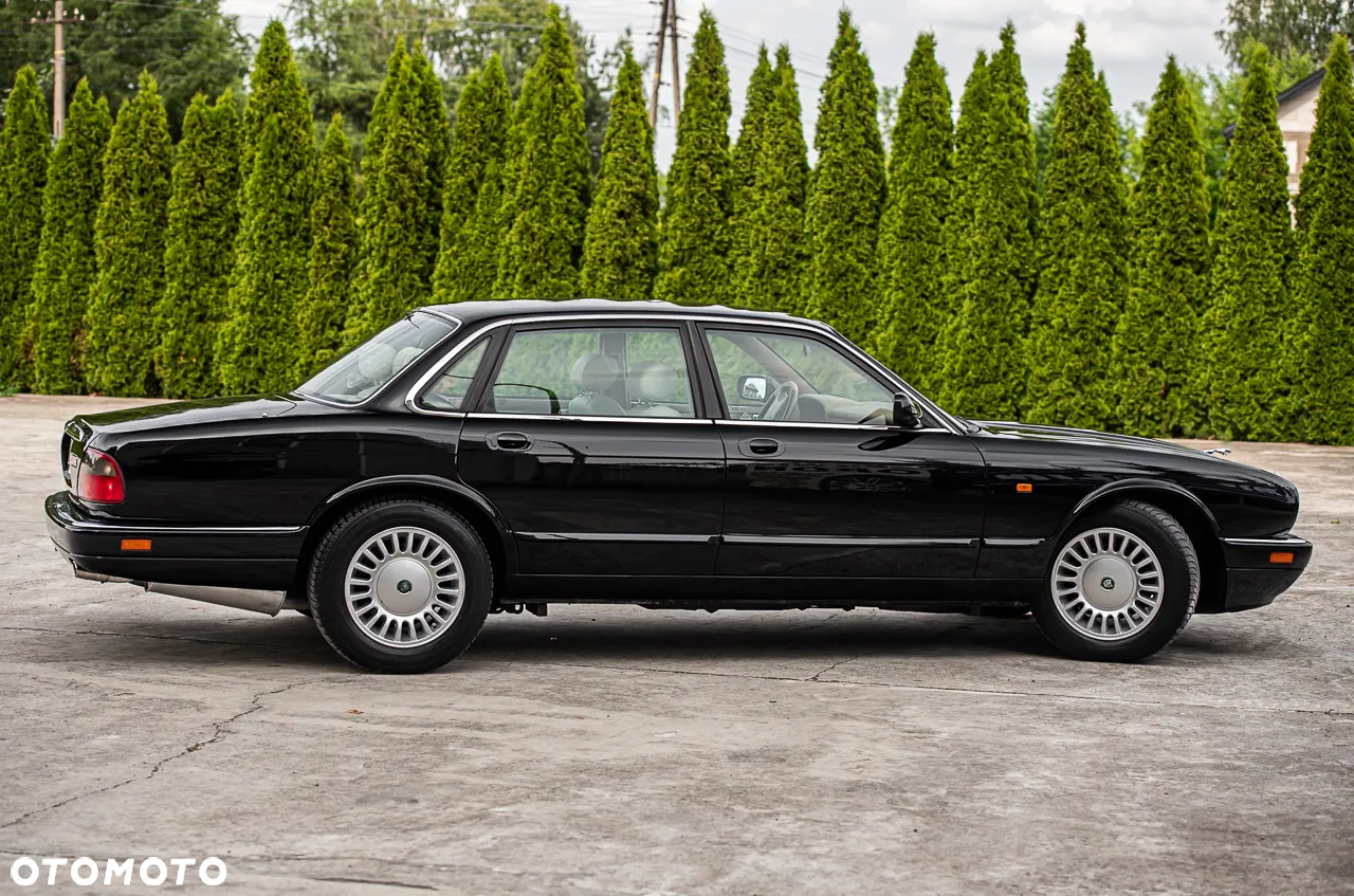 Jaguar XJ - 13