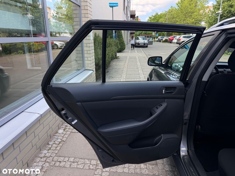 Toyota Avensis 1.8 VVT-i Terra - 19