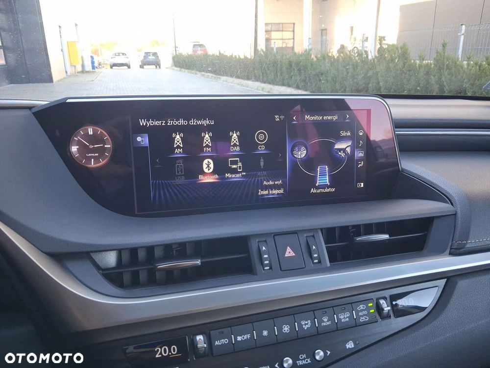Lexus ES 300h Business Edition + - 13
