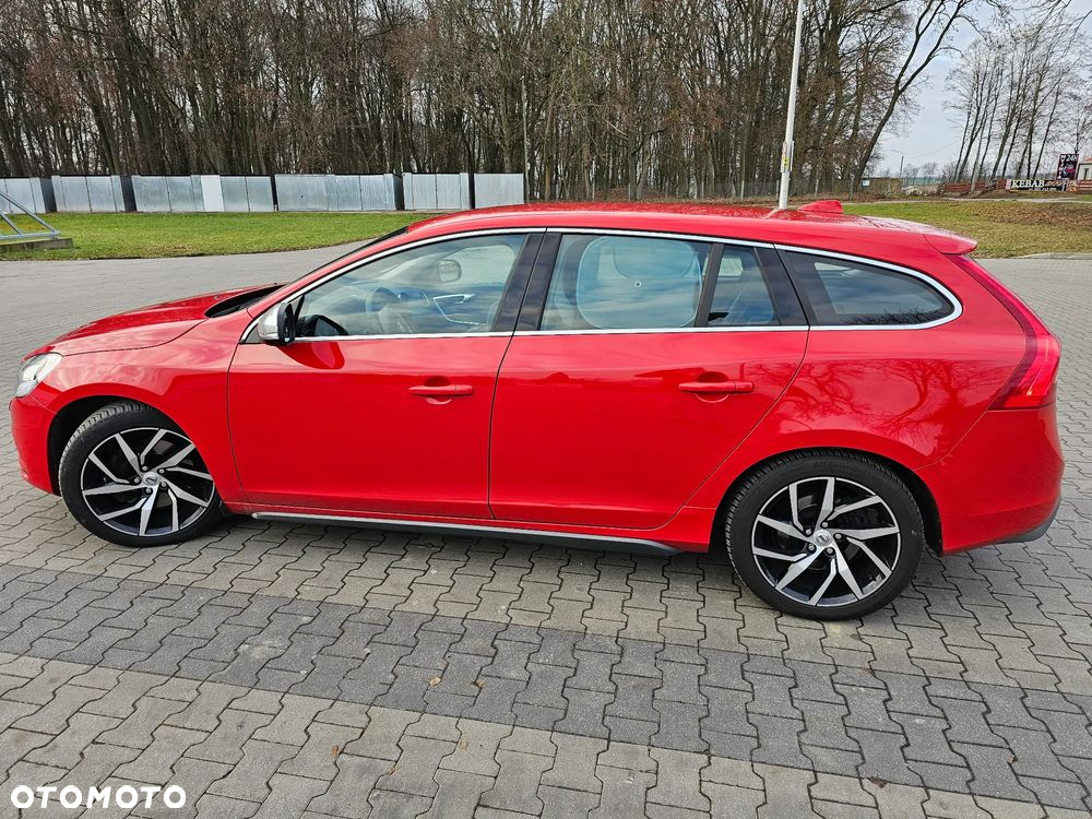 Volvo V60 T6 AWD R-Design - 8