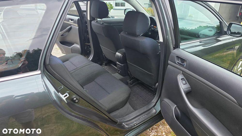 Toyota Avensis 2.0 D-4D Sol+NAVI - 9
